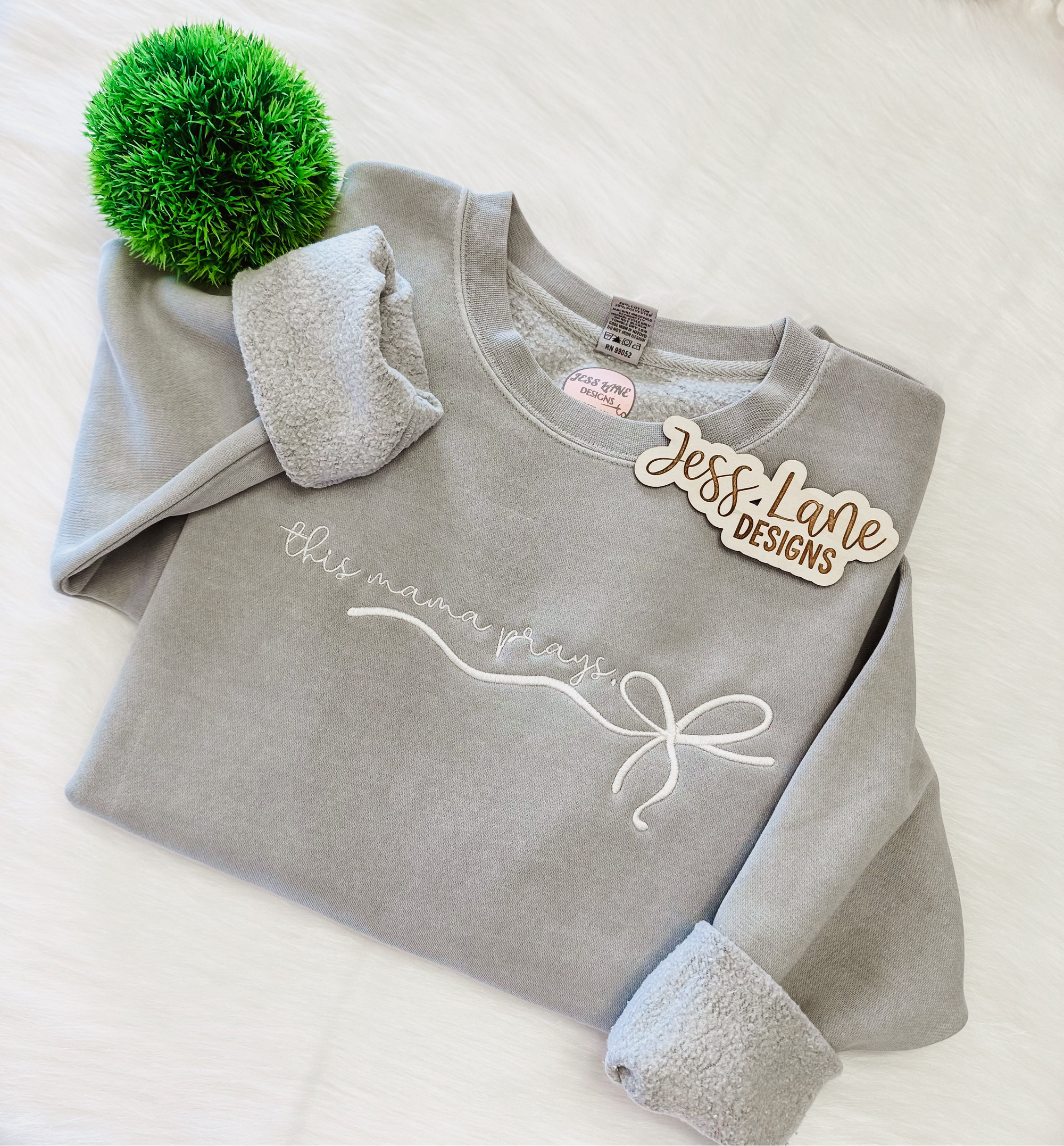 This Mama Prays Embroidered Sweatshirt – Faith-Inspired Christian Crewneck for Moms