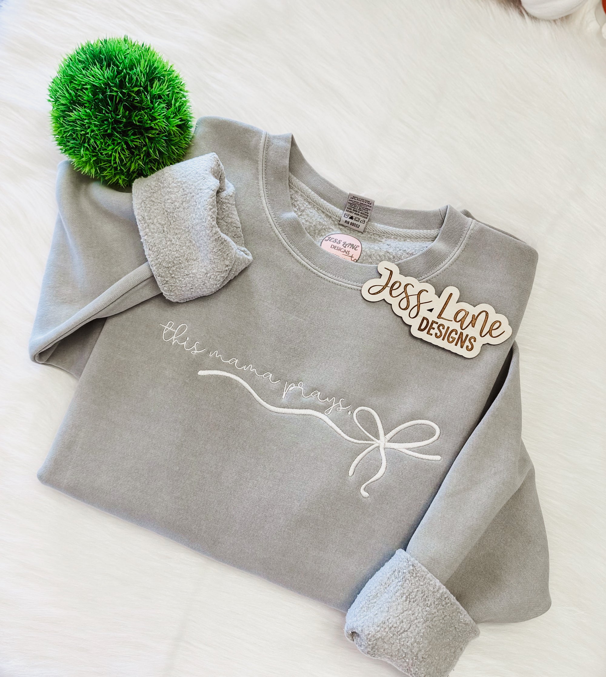 This Mama Prays Embroidered Sweatshirt – Faith-Inspired Christian Crewneck for Moms