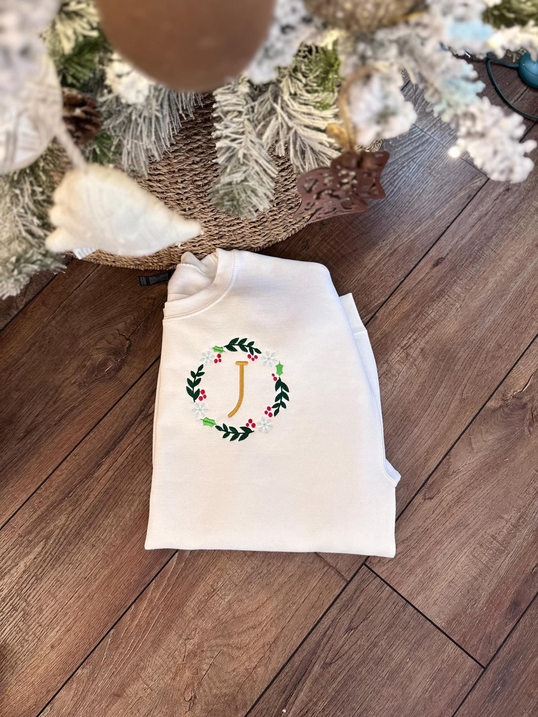 Christmas Monogram Sweatshirt | Personalized Initial Crewneck | Snowflake & Holly Embroidery | Custom Holiday Gift | Cozy Christmas Sweater