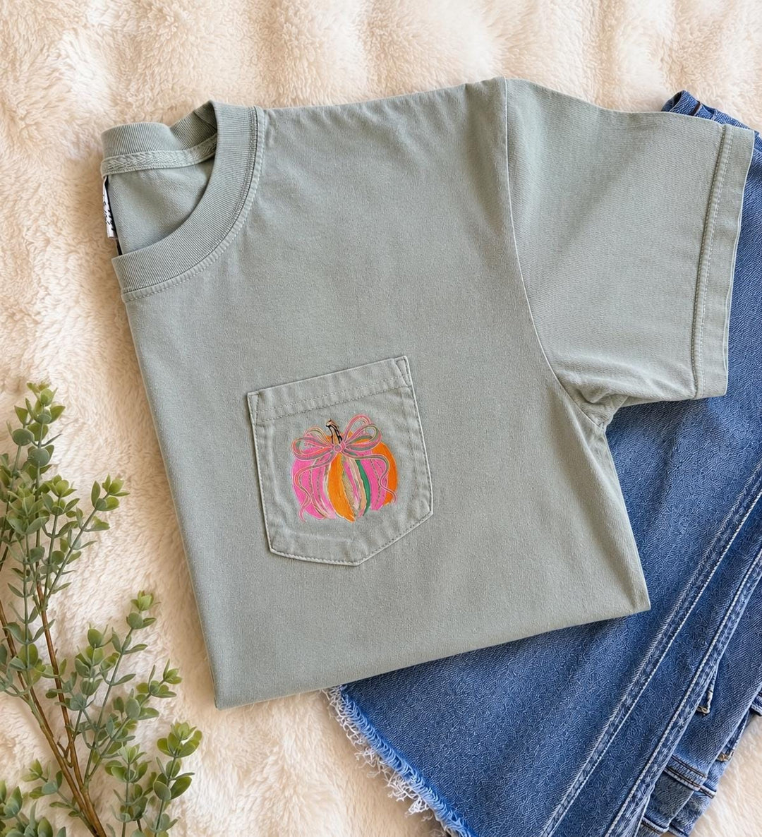 Pumpkin Pocket Tee, Coquette Fall Shirt with Bow, Preppy Autumn Graphic T-Shirt, Comfort Colors Fall Shirt For Women, Thanksgiving Outfit